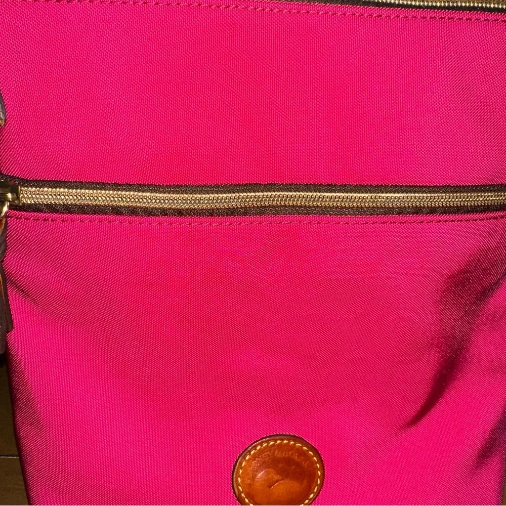 Dooney & Bourke Pink Nylon Crossbody Messenger Bag Pockets Brown Leather Straps - Picture 4 of 16